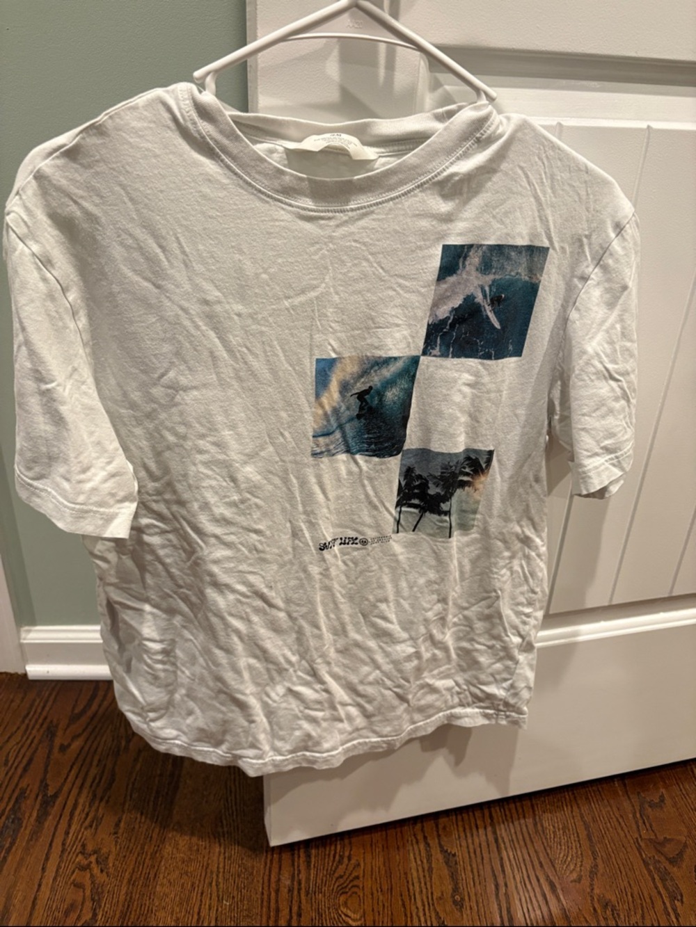 H&M White Graphic Tee with surf and palm trees
